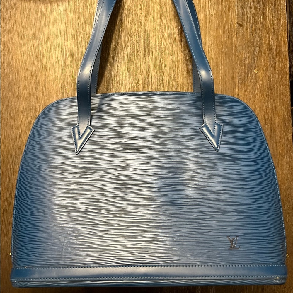 Auth vintage LOUIS VUITTON Lussac Blue Epi Shoulder Bag Leather